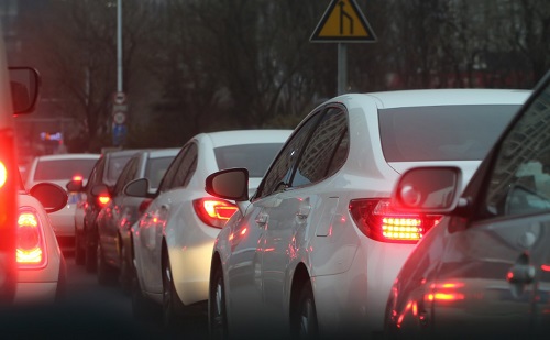 Könnyen elkerülhetjük a forgalmi dugókat, ha a város határán található parkolóban hagyjuk autónkat